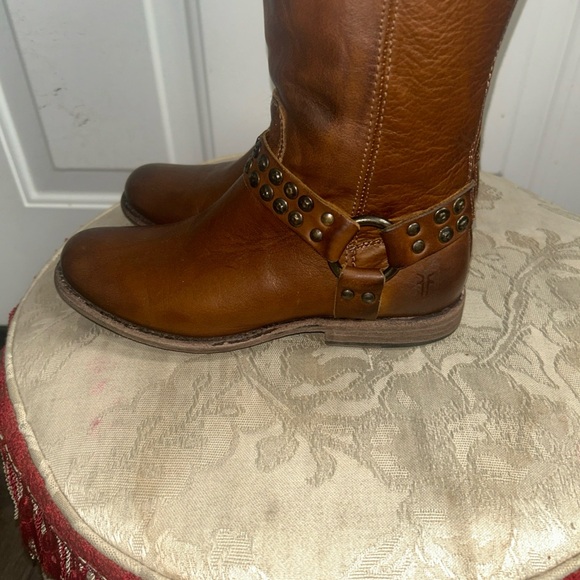 NEW Frye Phillip Harness Tall Women’s Riding Boots Cognac Leather Zip Back Sz 7B - Picture 9 of 16